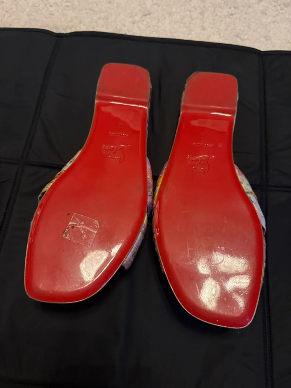 Christian Louboutin - Picture 4 of 6
